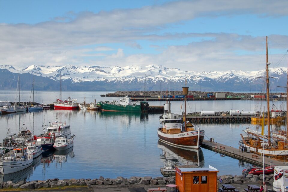 Iceland, often referred to as the "Land of Fire and Ice," is a destination that captures the imagination with its stark contrasts and breathtaking beauty. From its bubbling geothermal pools and roaring waterfalls to its serene glaciers and rugged volcanic landscapes, Iceland’s natural wonders offer an otherworldly experience that draws travelers from around the globe. Yet, beyond its dramatic scenery, Iceland is a country rich in history, folklore, and unique cultural traditions. Let’s delve into the incredible natural phenomena and fascinating culture that make Iceland an extraordinary place to explore.