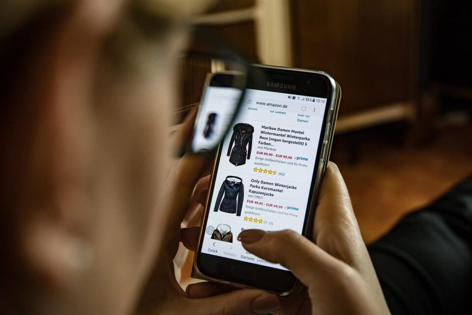 In today’s fast-paced world, making smart shopping choices is more than just clipping coupons — it’s about knowing what to buy, when to buy, and how to get the most value for your money. Whether you're filling your cart online or browsing in-store aisles, smart shopping is all about being intentional, informed, and empowered. At [Your Brand Name], we believe that shopping should feel good — not just during the purchase, but long after. That's why we’ve rounded up the top shopping tips, emerging trends, and saving strategies to help every kind of buyer shop smarter, not harder.