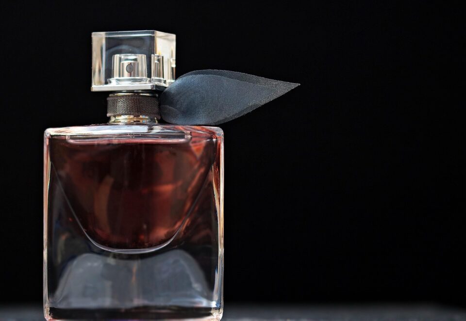 Luxury fragrance shopping has changed in a way that feels more personal and more global, and Papique embodies that shift. The platform brings together artistic perfumery, hard to find scents, and a curated sense of discovery for anyone drawn to the world of niche fragrance. This story explores how the brand has become a trusted destination for rare creations and why perfume lovers across the world continue to seek out its selection.