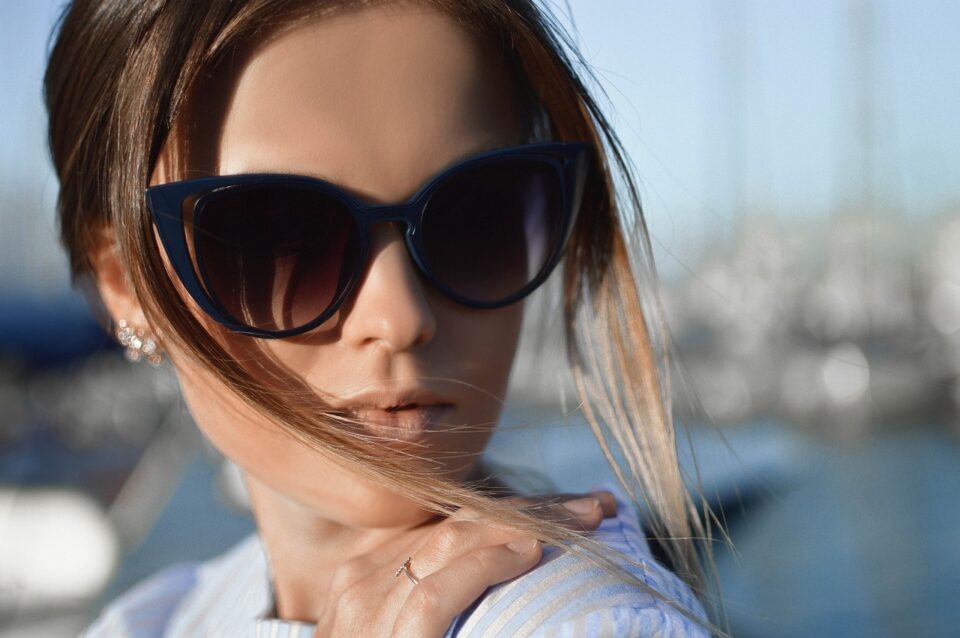 In der Welt der Luxusmode hat sich FRMODA zu einem wichtigen Akteur entwickelt, der ein unvergleichliches Einkaufserlebnis bietet, das Kunden weltweit die feinsten Designer-Kleidungsstücke, Accessoires, Kosmetikartikel und Wohnaccessoires bietet. Das in Italien ansässige Unternehmen FRMODA kombiniert die Eleganz und Handwerkskunst des italienischen Designs mit einer sorgfältig kuratierten Auswahl internationaler Luxusmarken und stellt so sicher, dass jedes Produkt in seinem Portfolio von höchster Qualität ist.